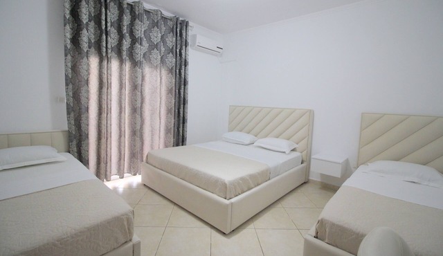 Emel Apartaments in Ksamil