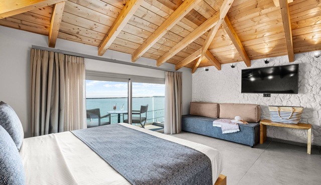 Emily's Luxury Suites in Kassandra