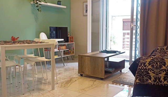 Enclosed Secure Parking- Cozy Apartment of 2 Double Bedrooms For Families of 4-5 in Thessaloniki