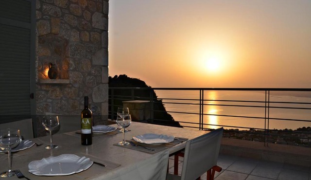 Endless Blue and Luxury at Verga in Kalamata