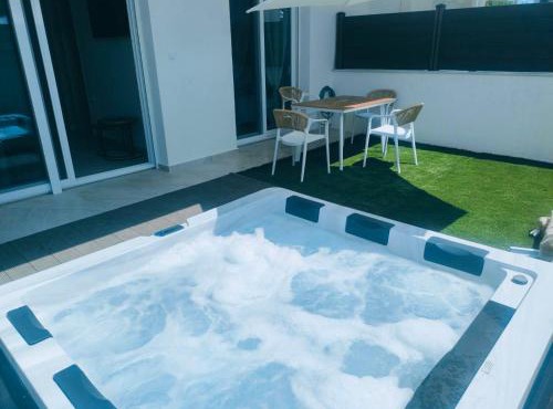 EriZen Jacuzzi suites in Keramoti