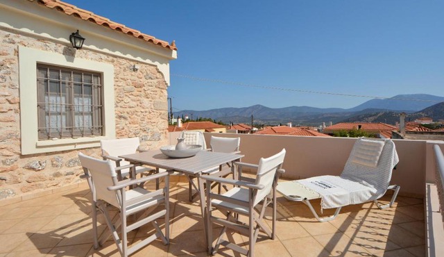 Estia Stone-Built Cottage in Kranidi