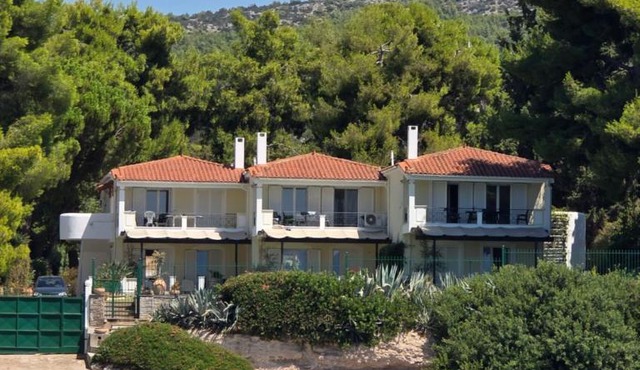 Evia Blue Paradise, Beachfront Villa in Chalkida