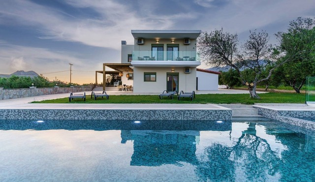 Exquisite Rethymno Villa | 5 Bedrooms | Villa Noitra | Beautiful in Chania