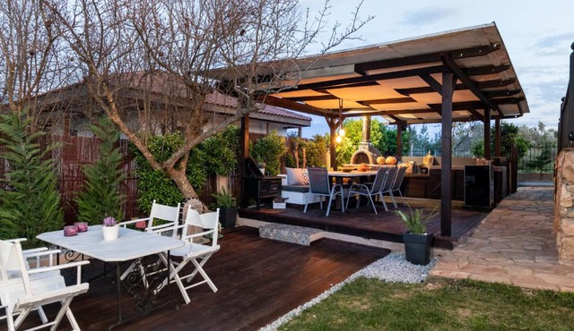 F & B Collection - St Triada for 8 - Villa Niki in Agia Triada