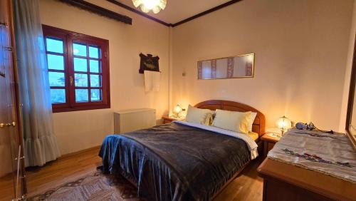 Family-friendly apartment in a village house with 4K NETFLIX and Fast Internet, 30 mins away from Thessaloniki in Géfyra