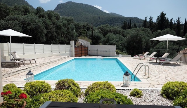 Fedrita: mountain-sea views/private pool/wi-fi/ac/bbq/2 km to the beach. in Acharavi