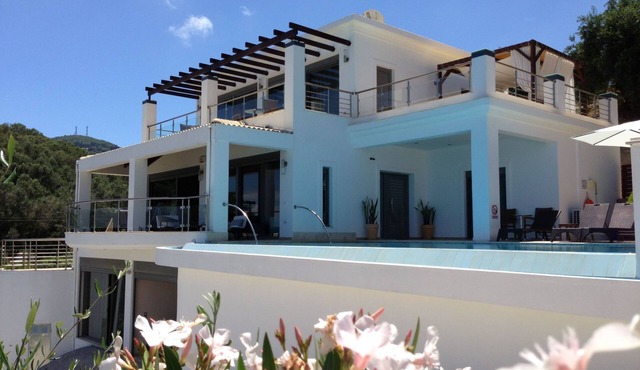 Ferienvilla mit Blick auf das Wasser by Interhome in Messonggi