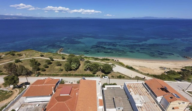 Filia Apartment Aposperitis by RentalsPro in Nea Fokea