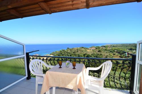 Fiore Hill Sea View Studios in Vasilikos