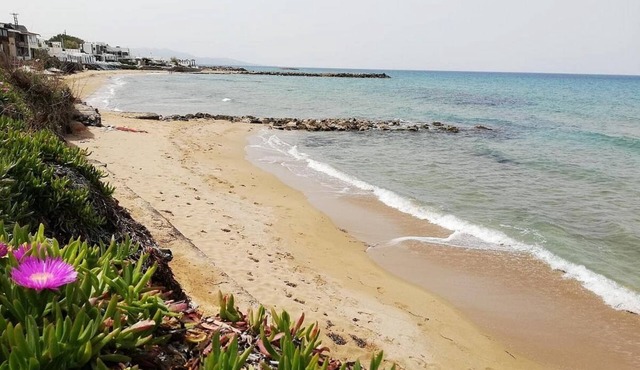 First Floor Apartment with A/C, Balcony & Sea View - 100 meters from the Beach in Kokkini Hani! in Vathianos Kampos