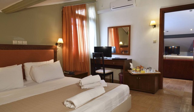 Four Seasons Hotel in Thermi