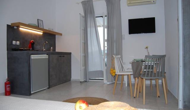 Galini Rooms & Apartments Syros
