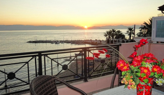Galini Sea Apartment 5 at the Beach with Wi-Fi, A/C & Garden in Kerkira