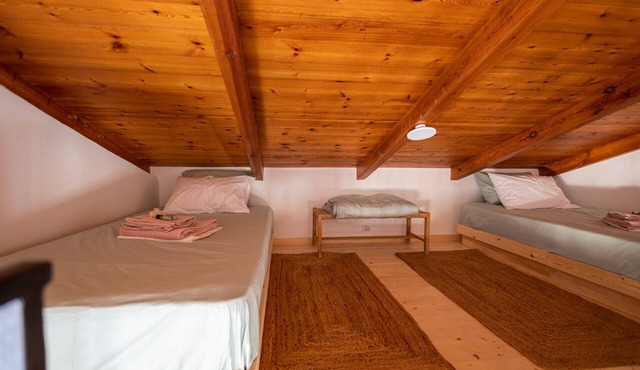 Get Lost Staring at the Endless Blue Sea!2 min From the Beach!