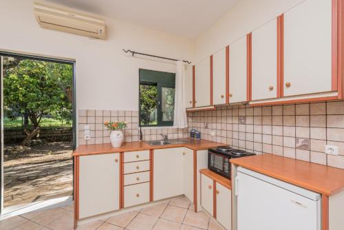 Giovanna Studios in Keri