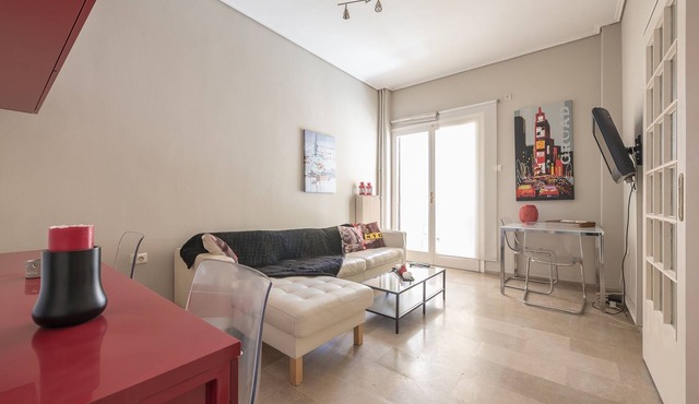 Glyfada Central Walk to Shops, Near Beach in Glifada