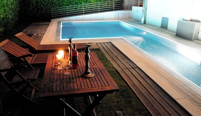 Glyfada Luxury, Two storey Loft, 5 minutes to the Golf, 10 min to the beach in Glifada