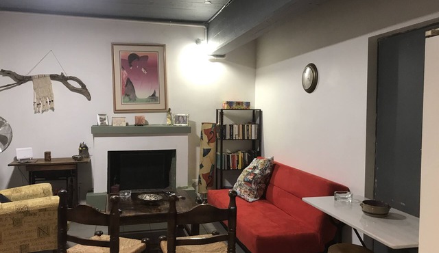 Ground floor apartment with fireplace , 10’on foot from the Acropolis in Αθήνα