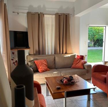 H&V suite home in Paralía Avlídhos