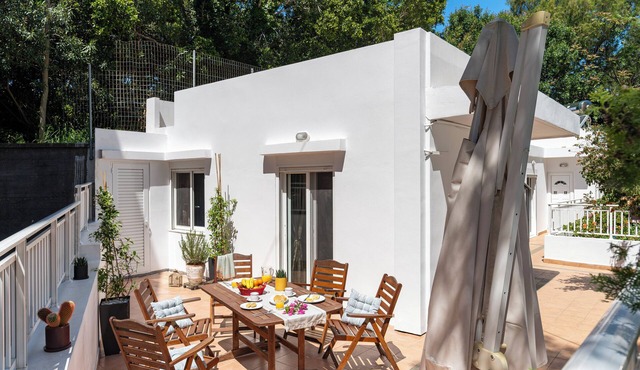 Haven Home: Central & Quiet- Elli Beach & Old Town