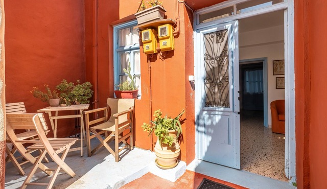Holiday Home 'Katia's Home Ground Floor' with Shared Garden, Wi-Fi and Air Conditioning