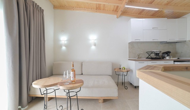 Holiday Home 'One Bedroom Apartment' with Balcony, Wi-Fi and Air Conditioning in Νέα Ποτίδαια