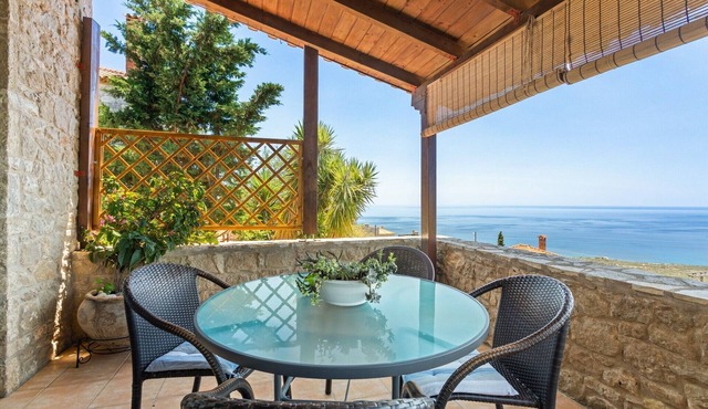 Holiday Home 'Villa Oneiro' with Sea View, Wi-Fi and Air Conditioning in Στούπα