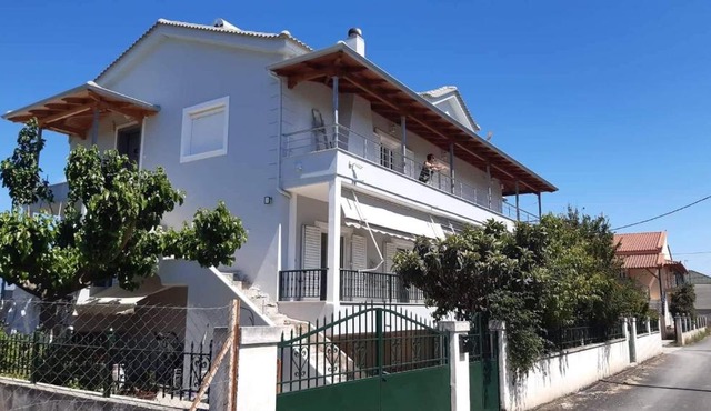 Home next to the beach in Velon