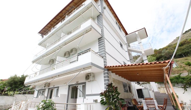Hotel Erviliano in Borsh
