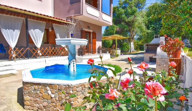 House with a small swiming pooln in Agios Georgios Pagon