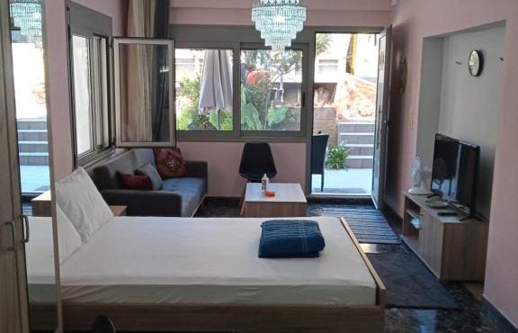 HRYSANTHl in Chania