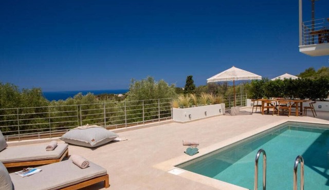 Hyades Villa B – A Premier Luxury Getaway near Kathisma beach