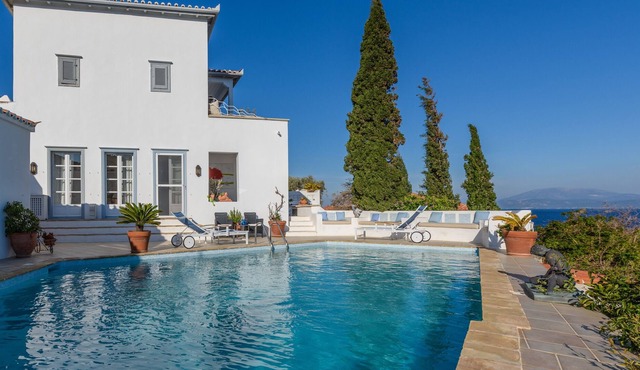 Hydra-Luxurious Oceanfront -Views Forever in Hydra