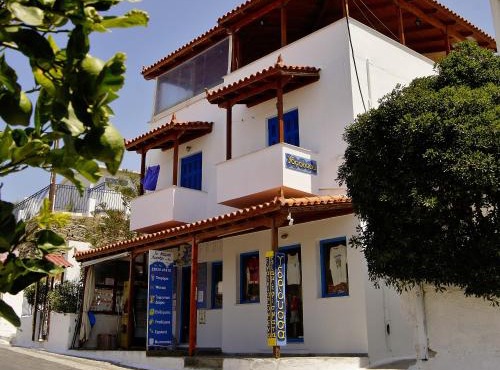 Hydroussa Apartments in Batsi