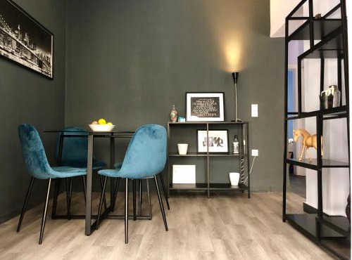 Industrial Design Bungalow – 2 min to Center, Wifi in Mytilene