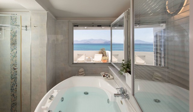 Iria Beach art hotel
