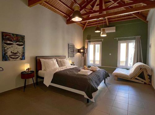 Iriki Loft, ένας ατμοσφαιρικός ρετρό χώρος στην Μυτιλήνη in Mytilene