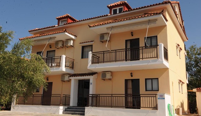 Isavella Studios in Amoudi