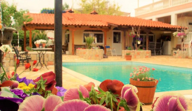 Jacuzzi Pool House AMA5690 in Chalcis