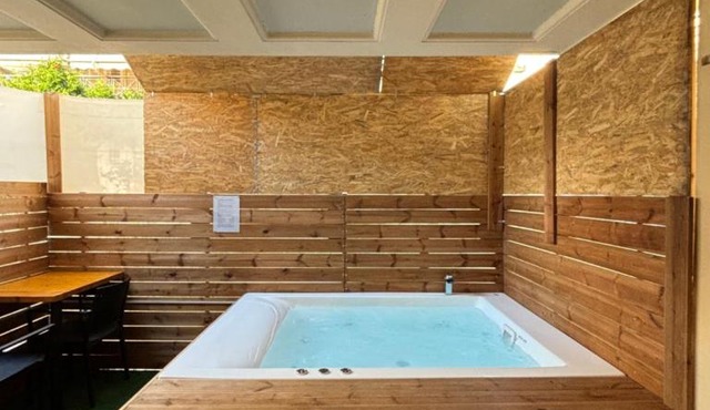Jacuzzi studio close to athens airport! in Pallini