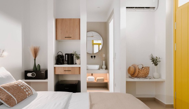 Junior Suite with Shared Pool
