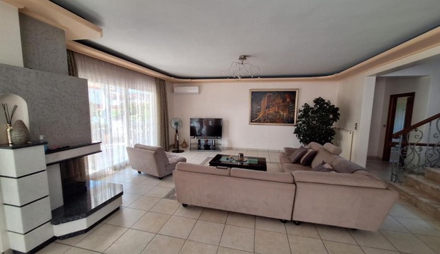Katerini Grand Luxury Villa with Garden and Jacuzzi in Katerini