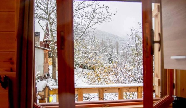 Kedra Village Chalet - Cozy Mountain Retreat in Makrakomi