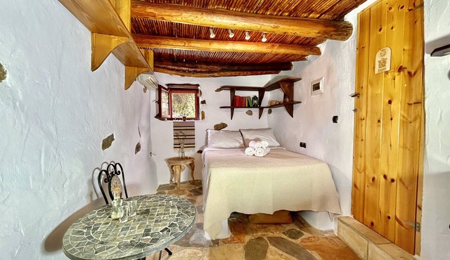 "Kelari" 300 years old cottage "Natura cottages" with sea view shared garden in Μακρύς Γιαλός