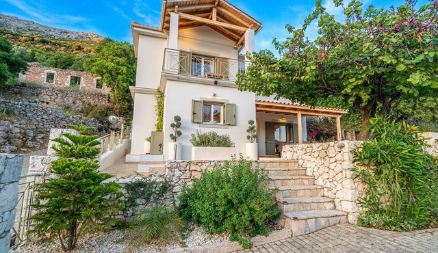 Large villa. Stunning mountain view, 5 mins to beaches at Agia Efimia, Kefalonia in Xiropotamos