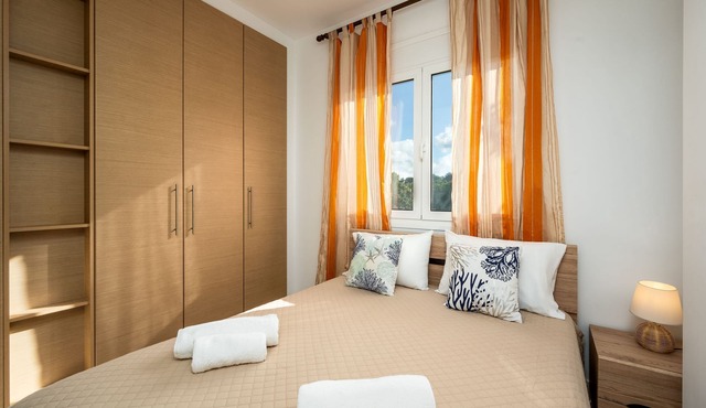 Levanta Cozy Two-Bedroom Apartment in Kalavarda