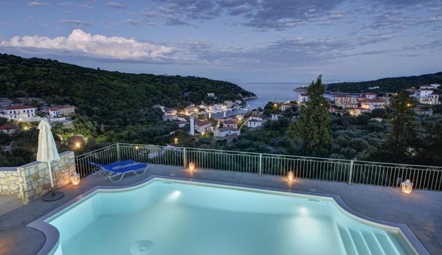 Likoudis Villas Suites,Traditional Ithacan Hospitality Above Kioni Harbot in Kiónion