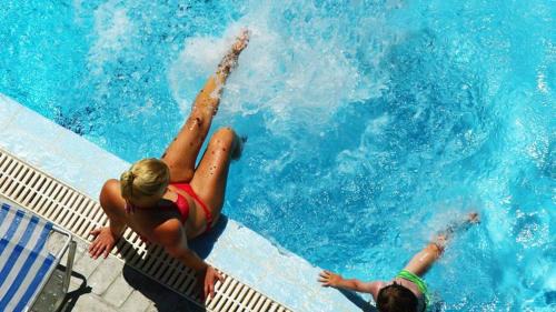 Lions 2 Studios & Apartments, Poros Island. in Poros