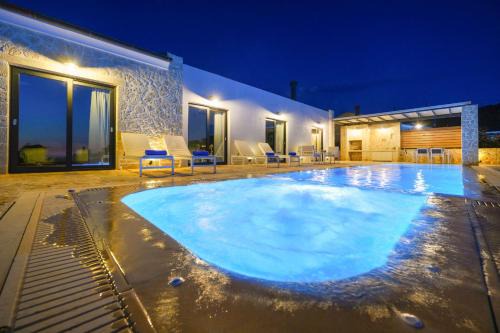 Lithari Luxury Villas in Agios Georgios